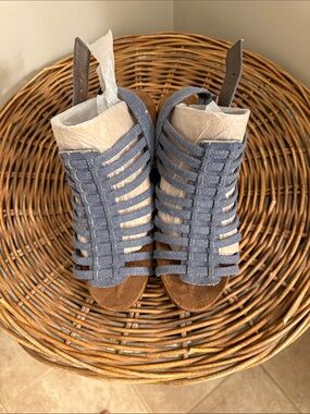 Women’s Strappy Blue Woven Sandals